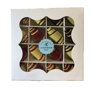 Weiße Geschenkbox in Bonbon-Form, gefüllt mit Fruchtleder-Rollen aus Ananas, Apfel, Himbeere und verschiedene beeren sorten 170g Mix.