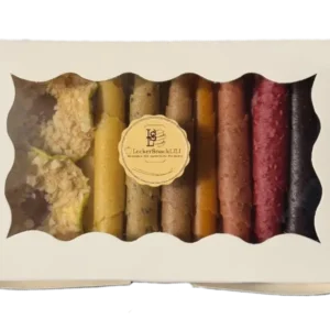 Weiße Geschenkbox mit Sichtfenster, gefüllt mit buntem Fruchtleder-Mix und Apfelringli mit Kokosraspeln, Mandeln und Honig.