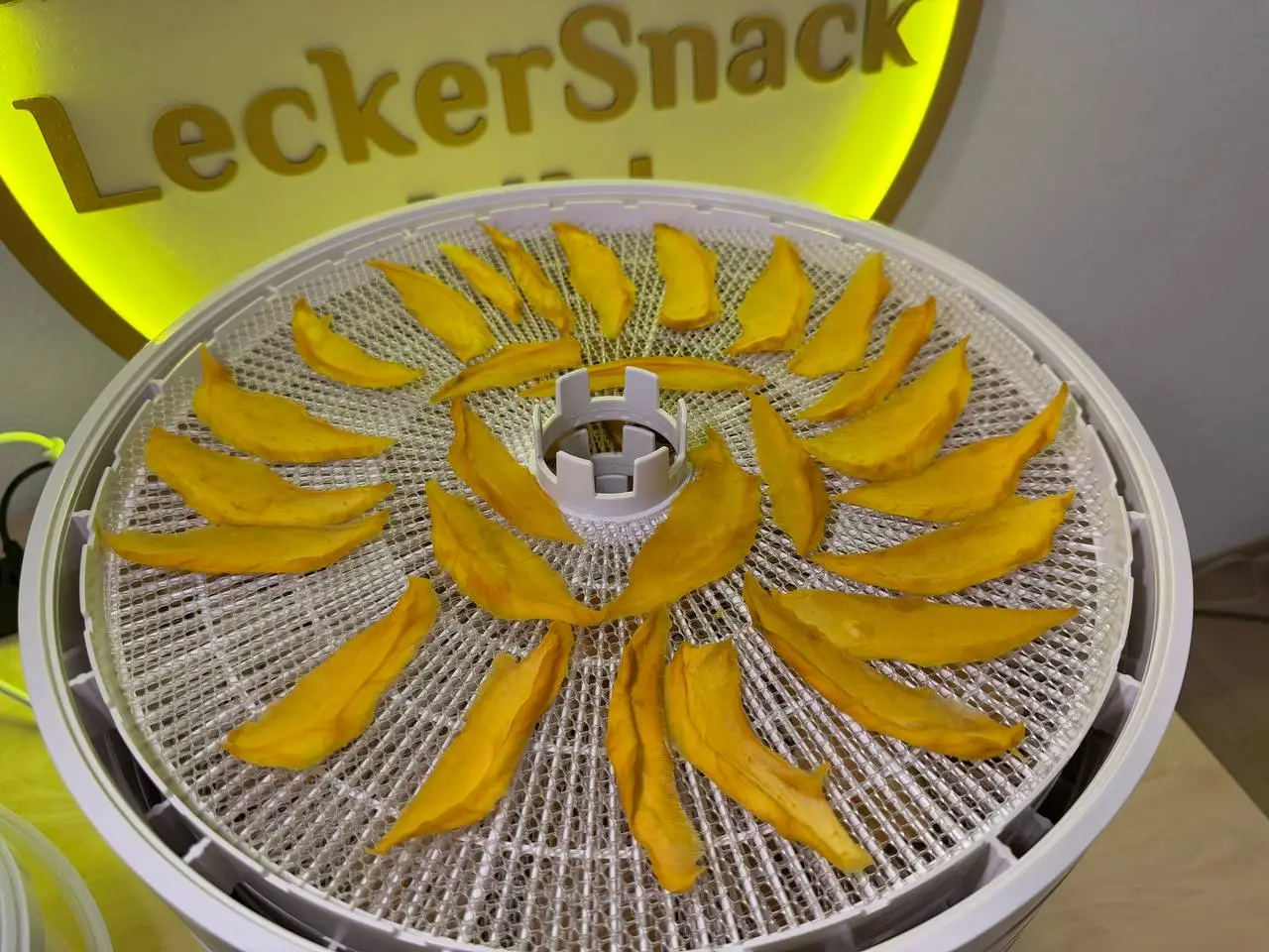 getrocknete-mango-streifen-herstellung-leckersnack-lili