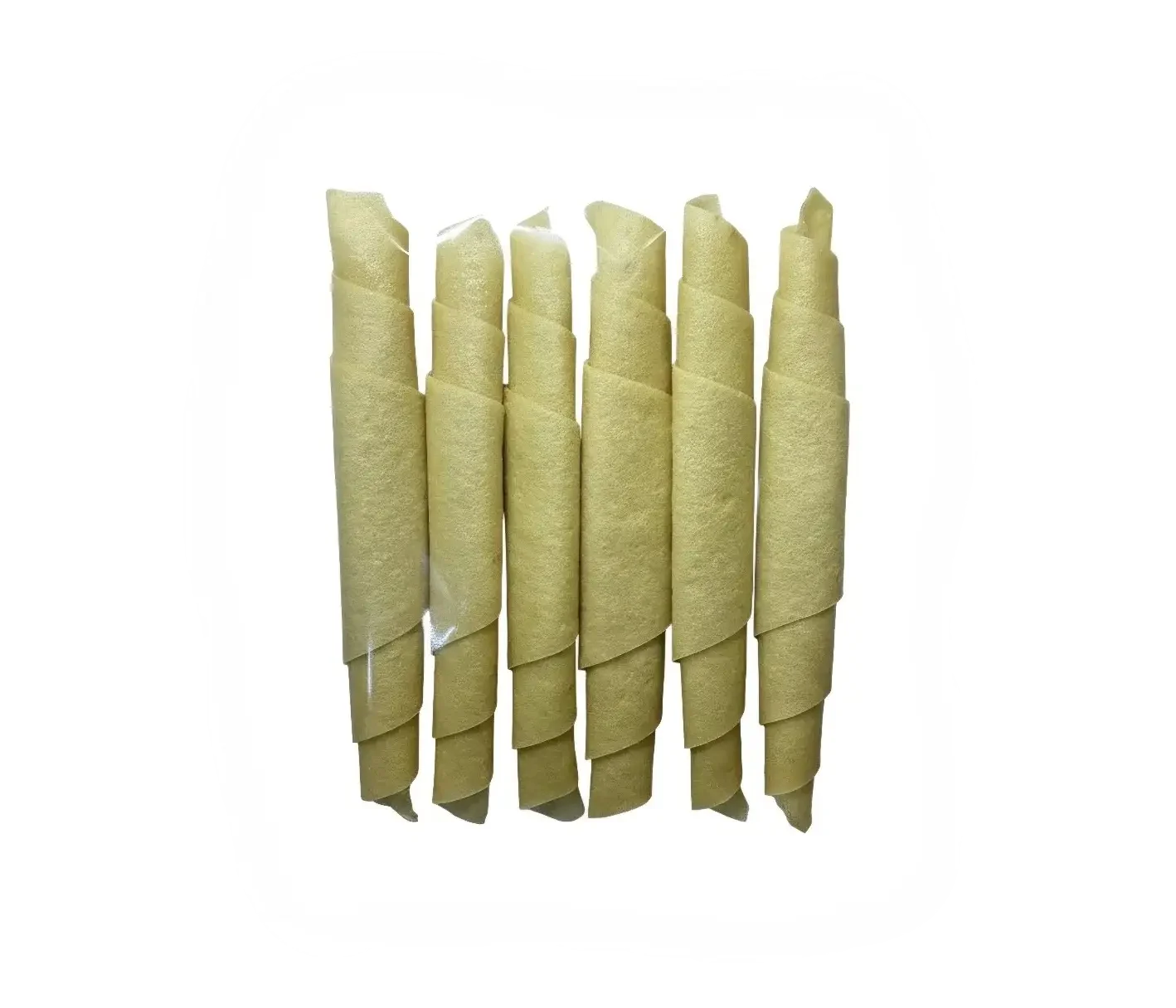 Ein kleiner Klarsichtbeutel mit einer handgerollten, hellorangefarbenen Melonen-Fruchtlederrolle (Pastila).