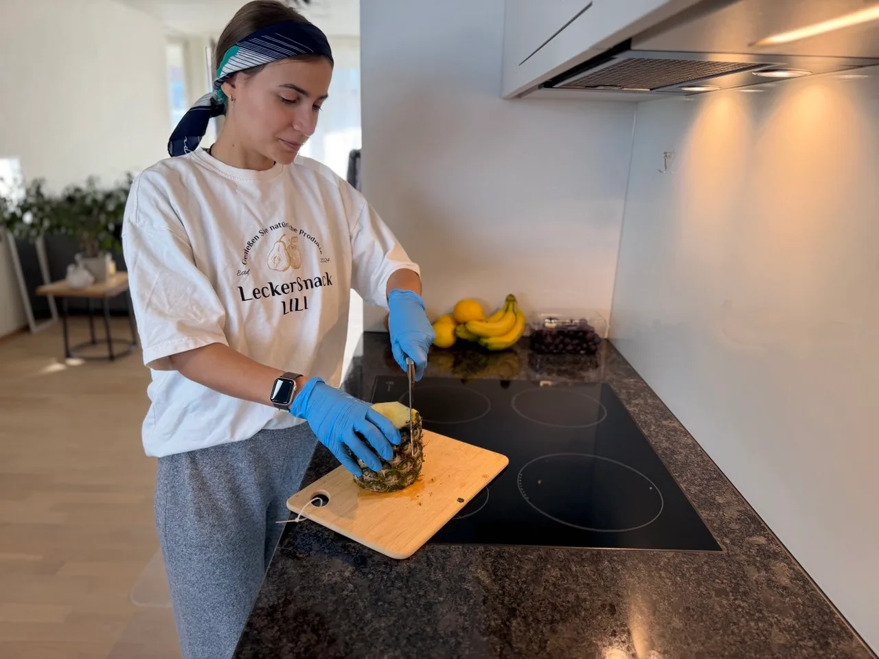 frische-ananas-vorbereitung-produktion-leckersnack